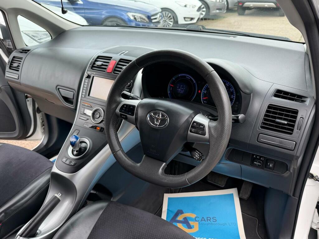 Toyota Auris Hatchback 1.8 Vvt-h T Spirit Cvt Euro 5 Ss White #3