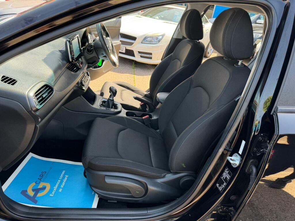 Hyundai I30 Hatchback 1.0 T-gdi Se Nav Euro 6 Ss 2020 Black #4