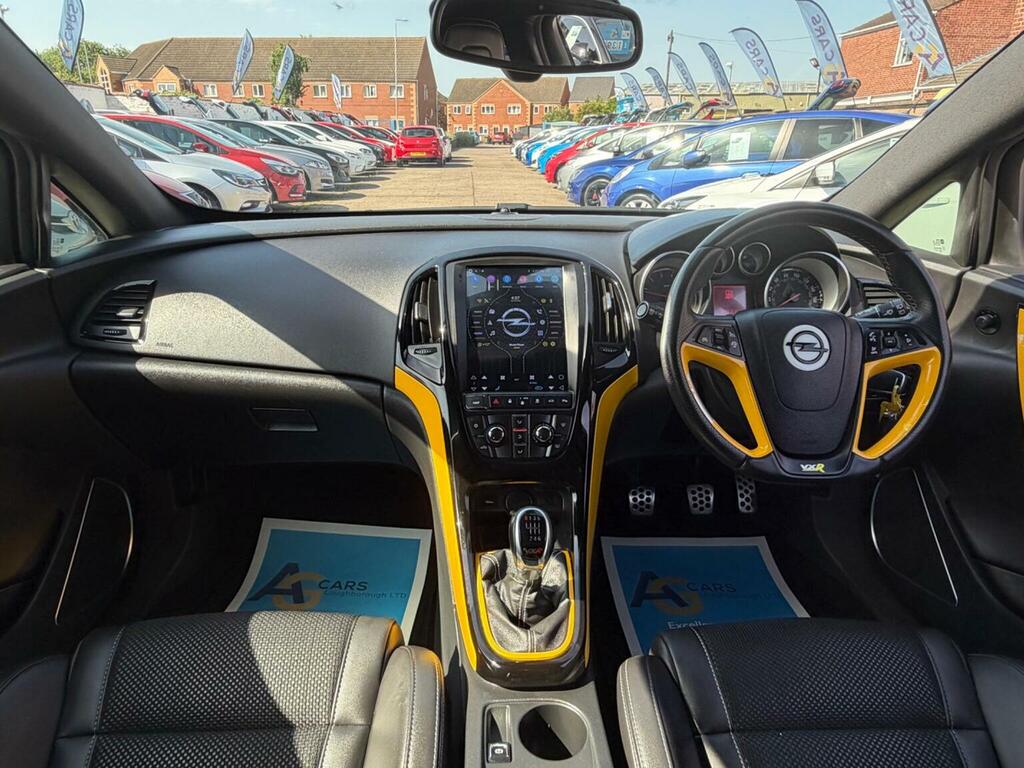 Vauxhall Astra GTC 2.0T Vxr Euro 5 Ss White #2