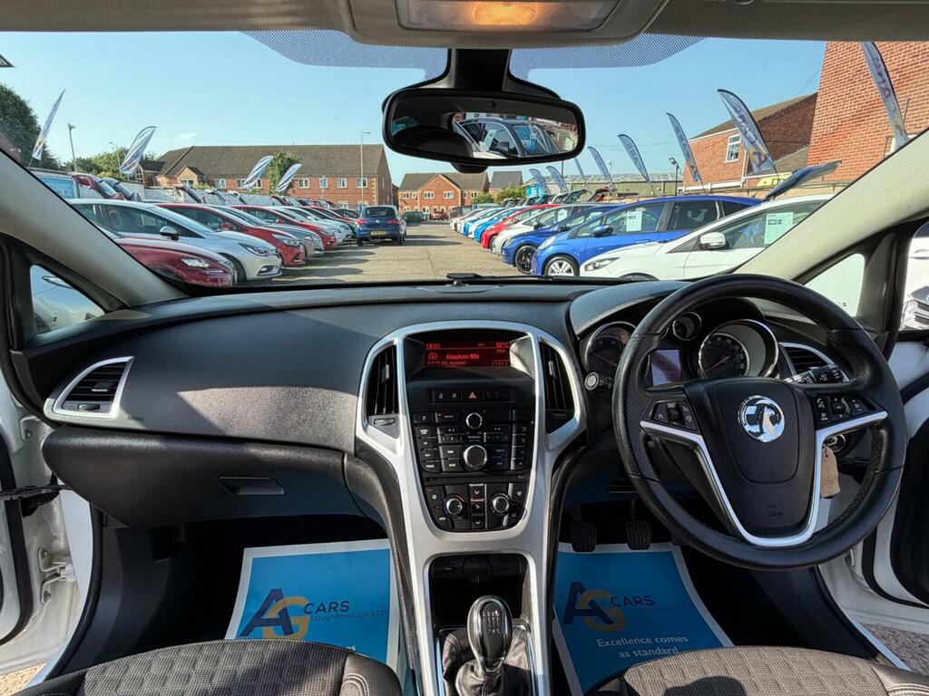 Vauxhall Astra GTC 2.0 Cdti Sri Euro 5 Ss White #2