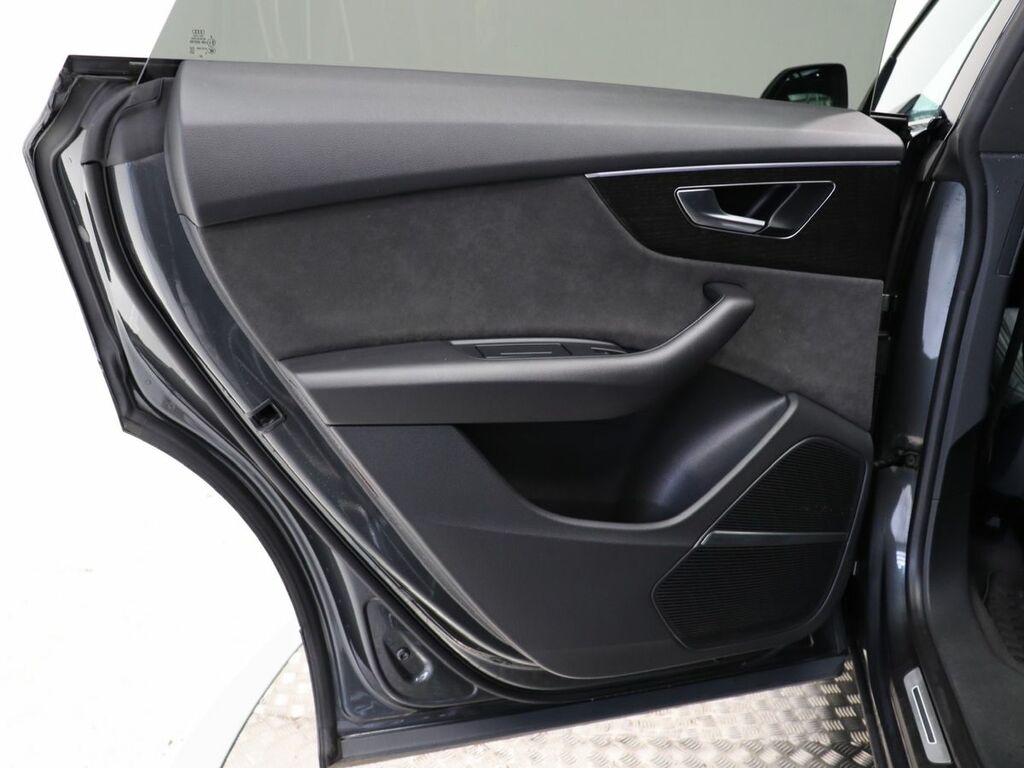 Audi Q8  Blue #20