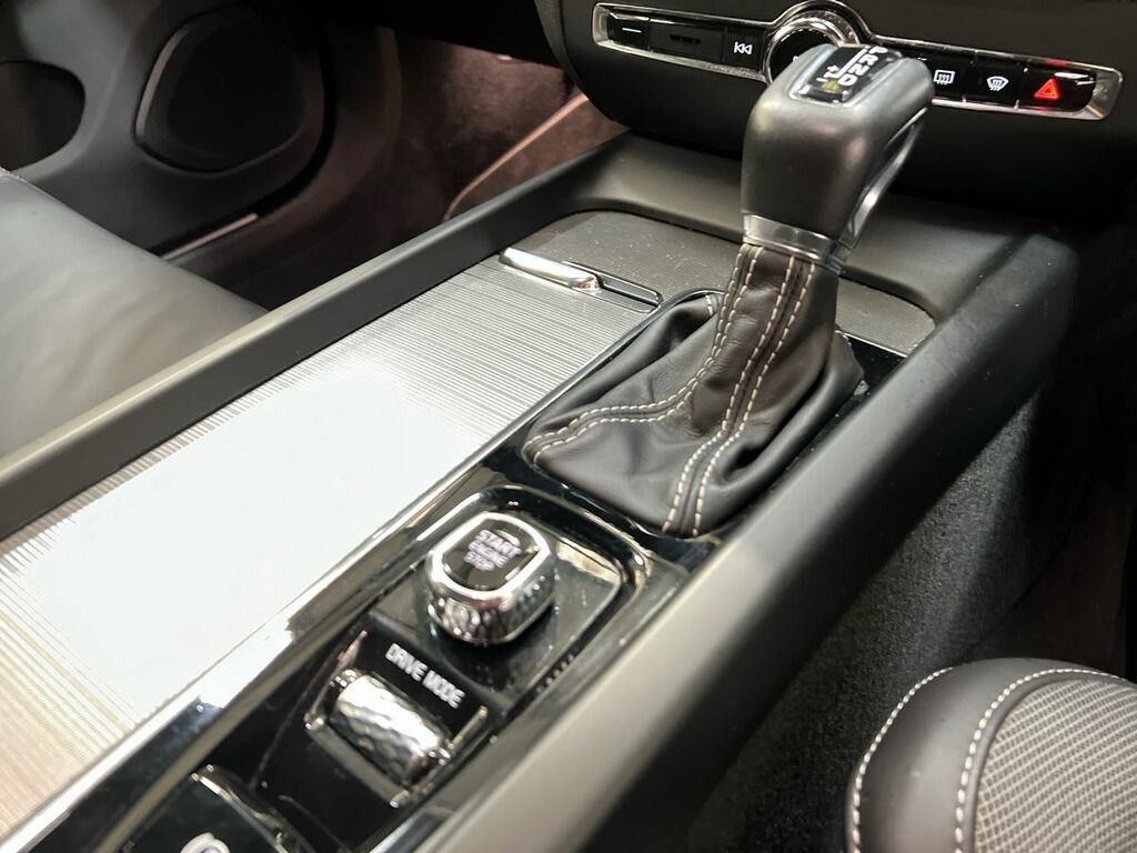 Volvo V60 T4 Momentum Plus White #22