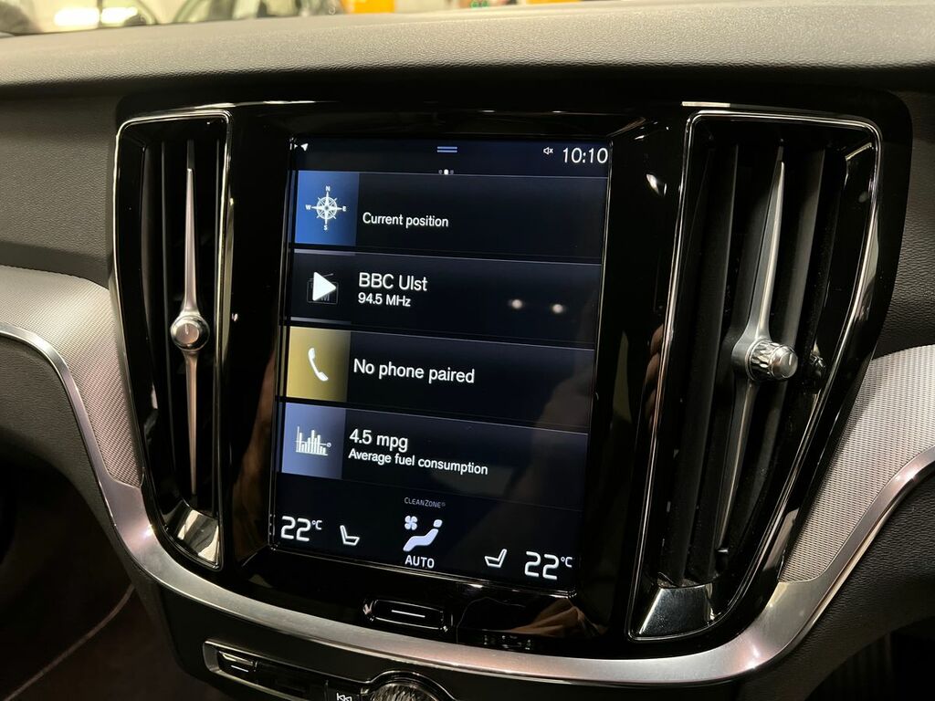 Volvo V60 T4 Momentum Plus White #12