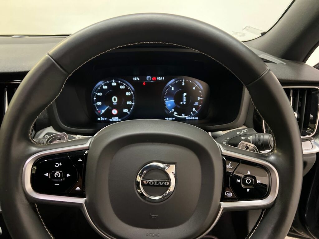 Volvo V60 T4 Momentum Plus White #29