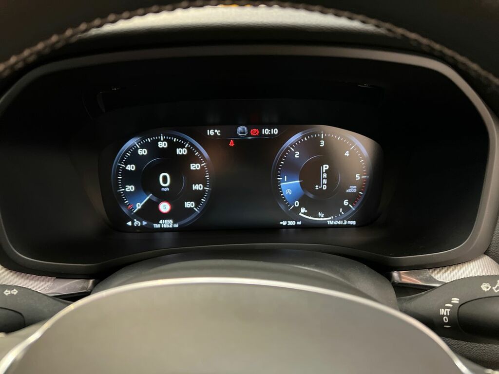 Volvo V60 T4 Momentum Plus White #11