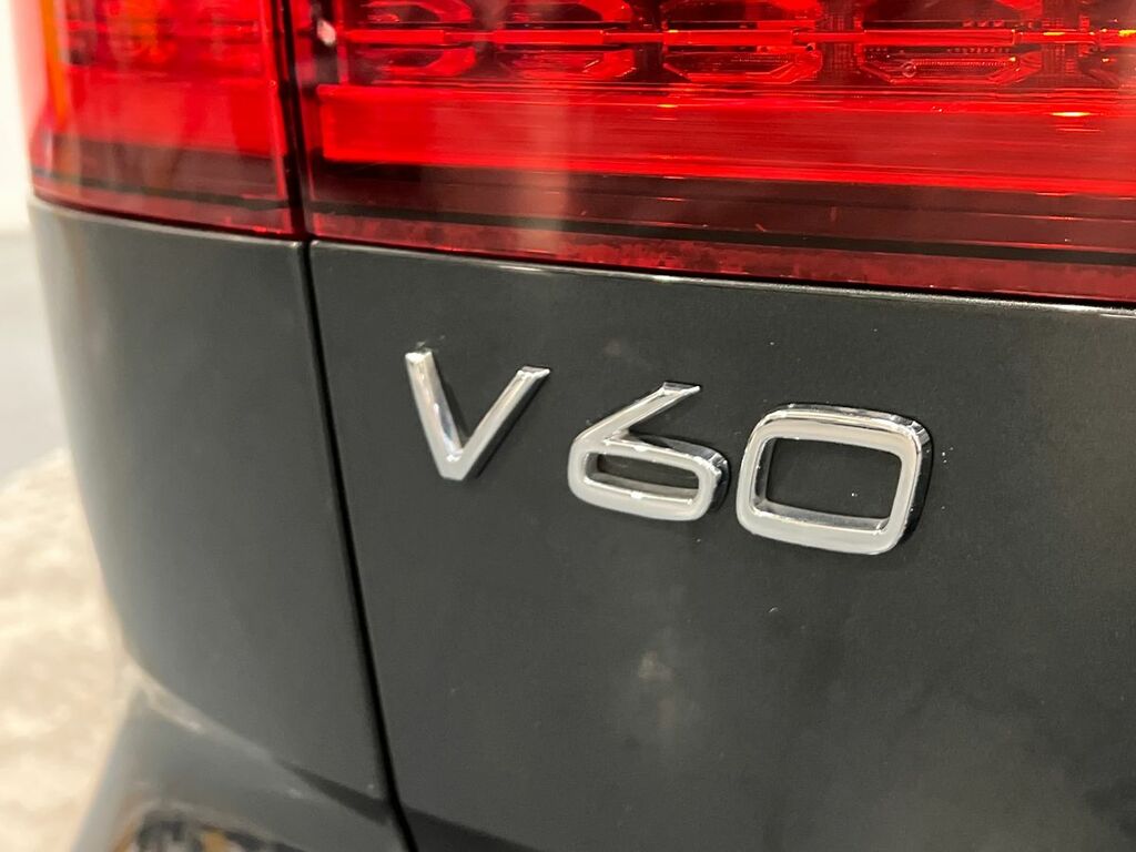 Volvo V60 T4 Momentum Plus White #34