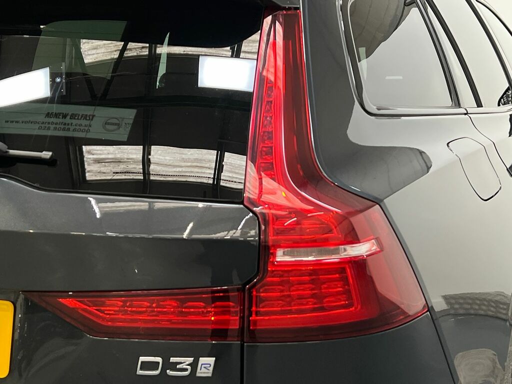 Volvo V60 T4 Momentum Plus White #27