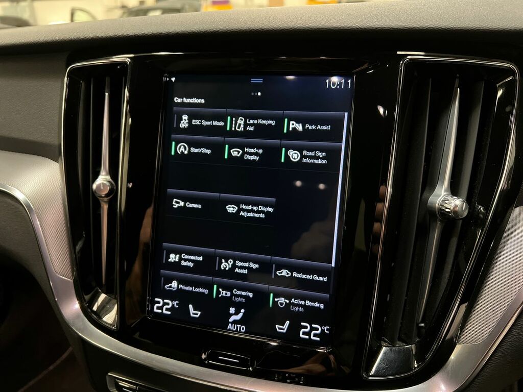 Volvo V60 T4 Momentum Plus White #23