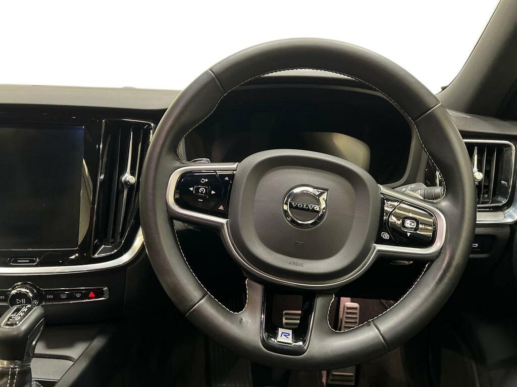 Volvo V60 T4 Momentum Plus White #10