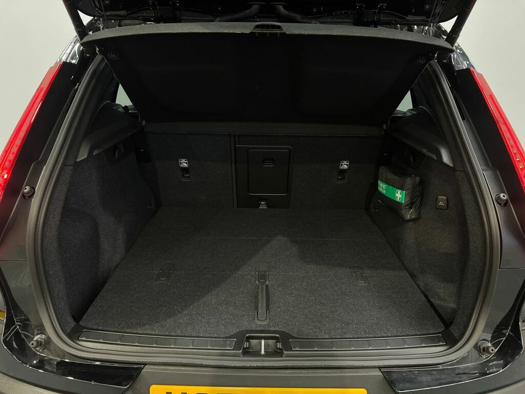 Volvo XC40 Plus Black #13