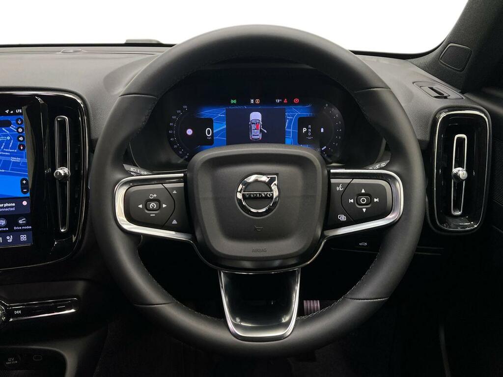 Volvo XC40 Plus Black #10