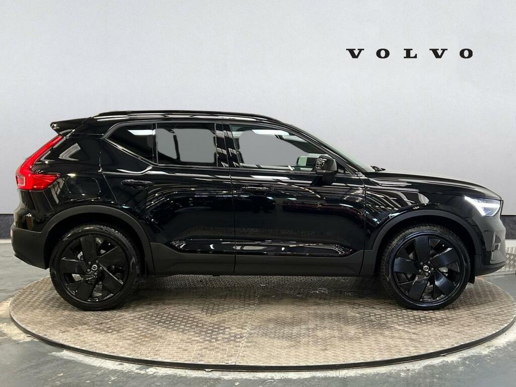 Volvo XC40 Plus Black #3