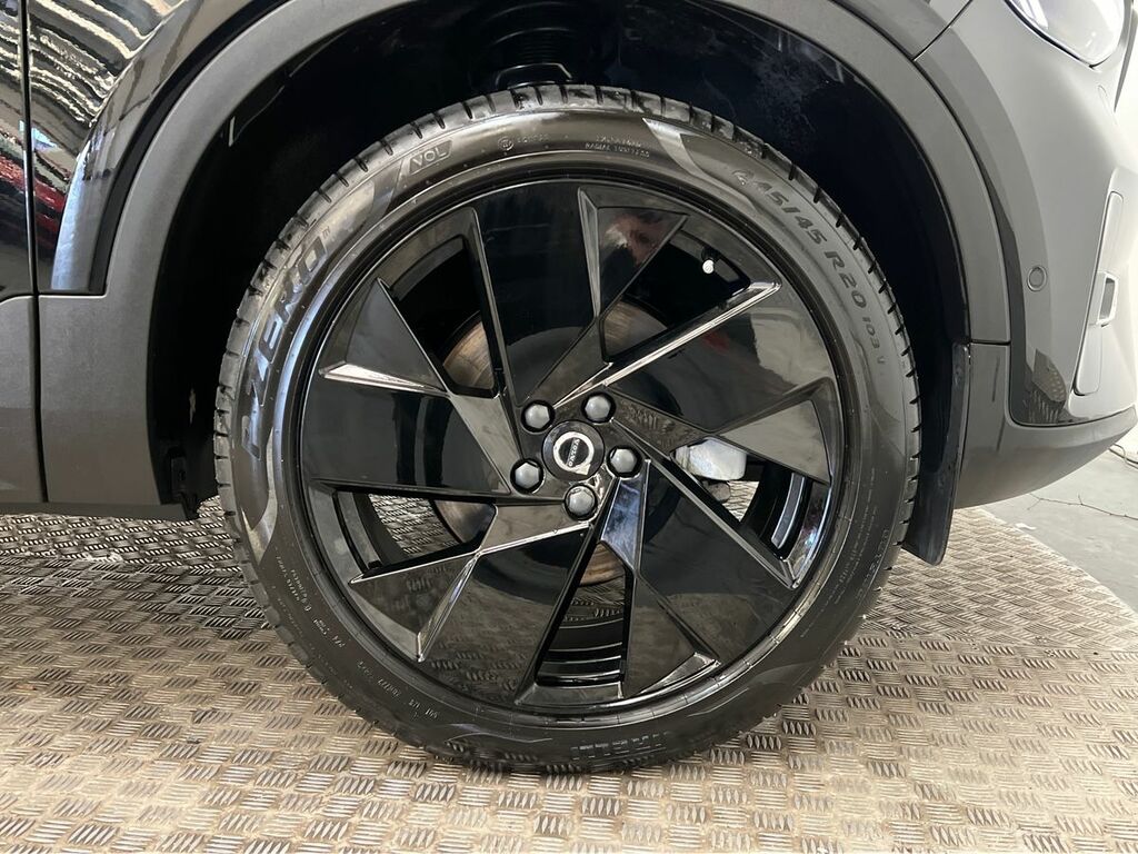 Volvo XC40 Plus Black #9