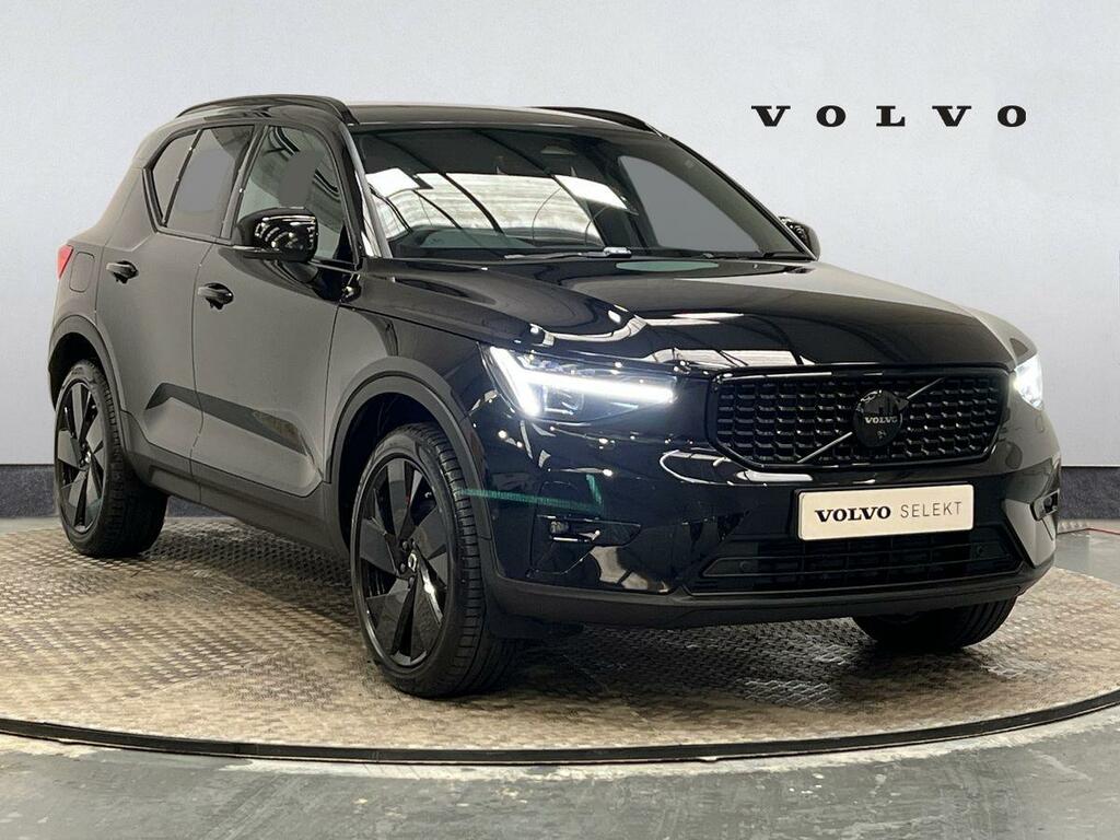 Volvo XC40 Plus Black #1