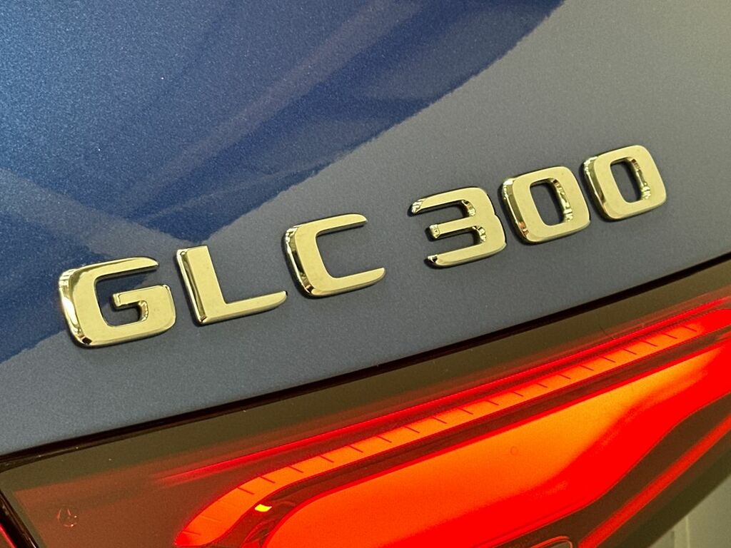 Mercedes-Benz GLC Class Glc 220 D 4Matic Amg Line Premium Plus Black #26