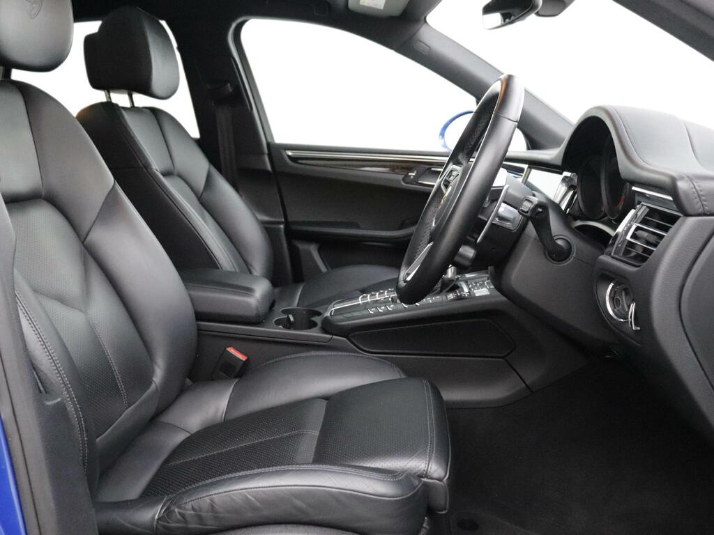 Porsche Macan 2.0T Suv Black #10