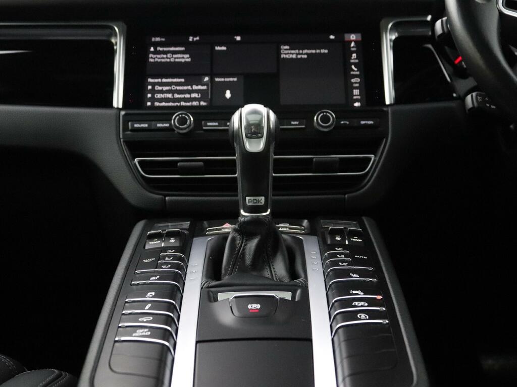 Porsche Macan 2.0T Suv Black #12