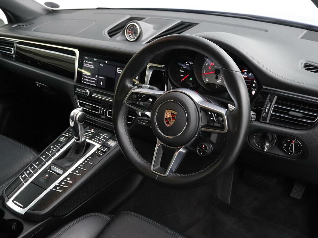 Porsche Macan 2.0T Suv Black #9