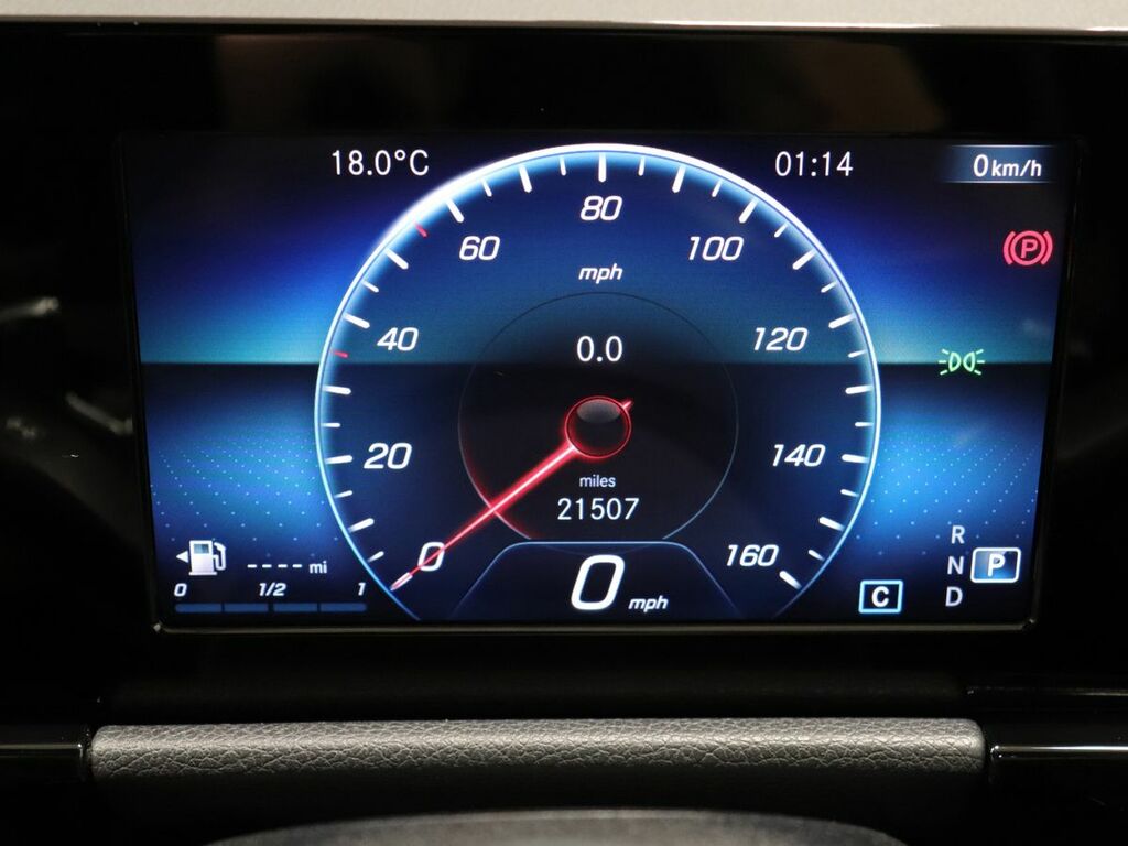Mercedes-Benz GLA Class 200 Amg Line Premium Black #4
