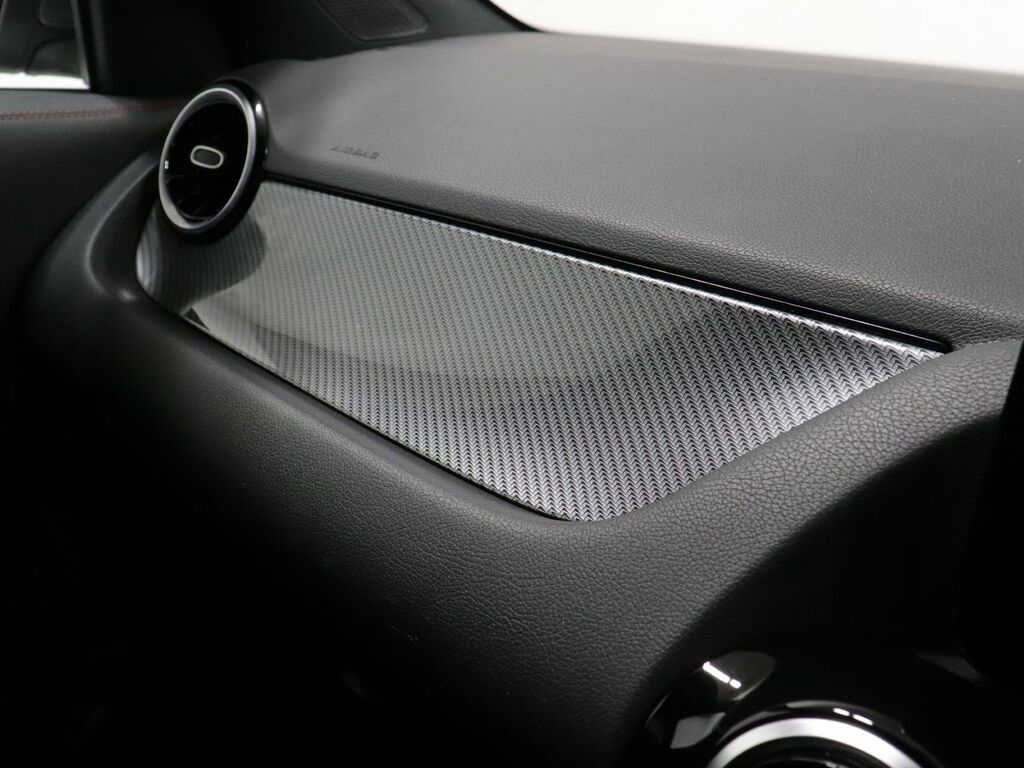 Mercedes-Benz GLA Class 200 Amg Line Premium Black #40