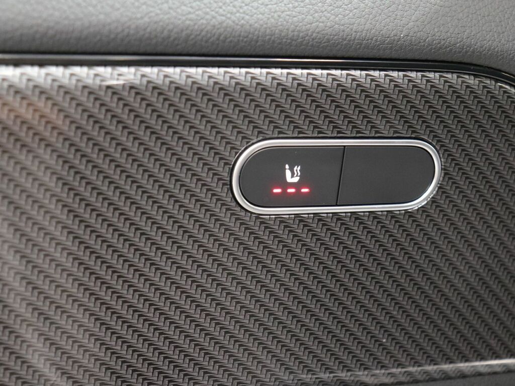 Mercedes-Benz GLA Class 200 Amg Line Premium Black #24