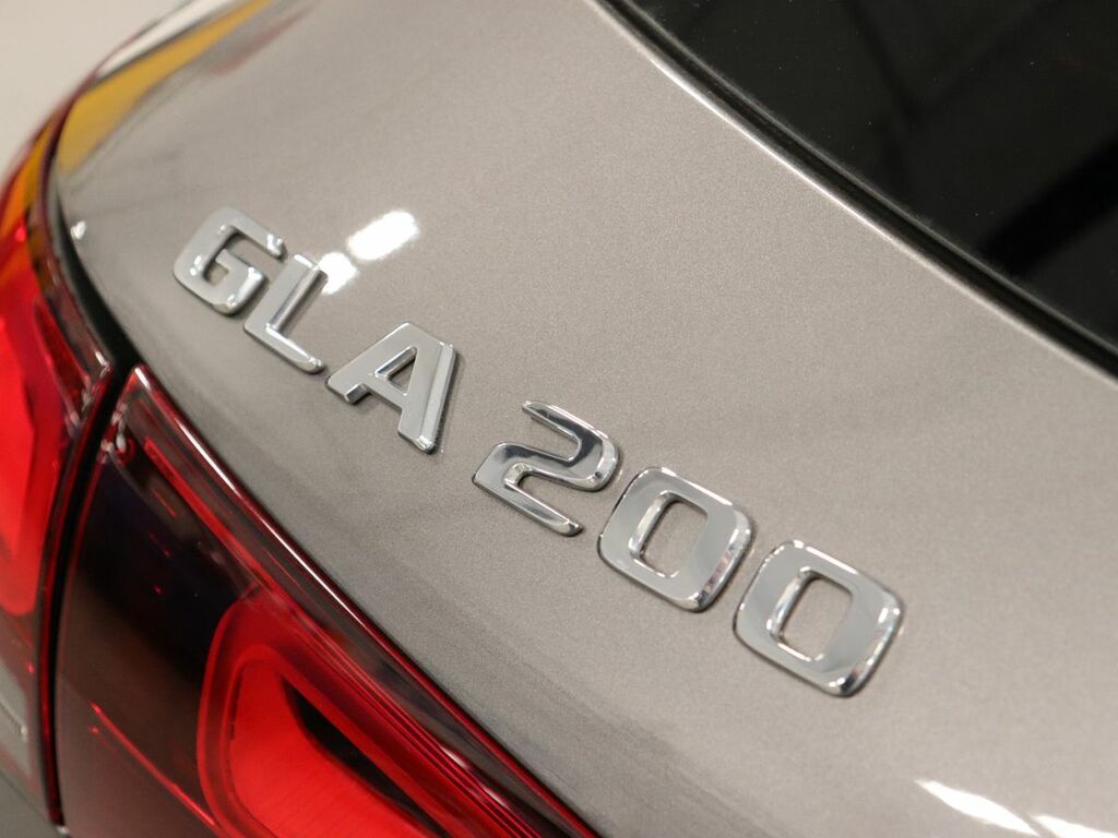 Mercedes-Benz GLA Class 200 Amg Line Premium Black #28