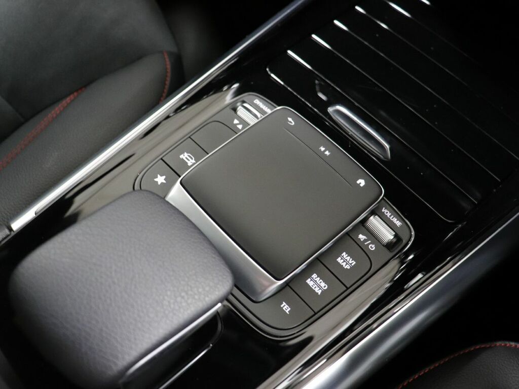 Mercedes-Benz GLA Class 200 Amg Line Premium Black #39