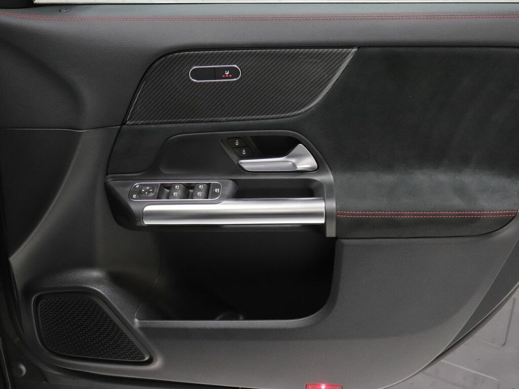 Mercedes-Benz GLA Class 200 Amg Line Premium Black #41