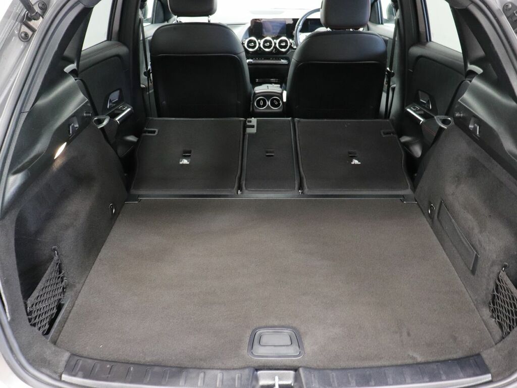 Mercedes-Benz GLA Class 200 Amg Line Premium Black #31