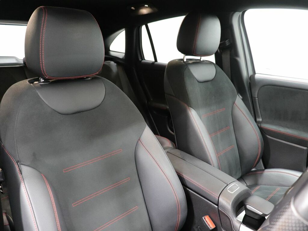 Mercedes-Benz GLA Class 200 Amg Line Premium Black #25