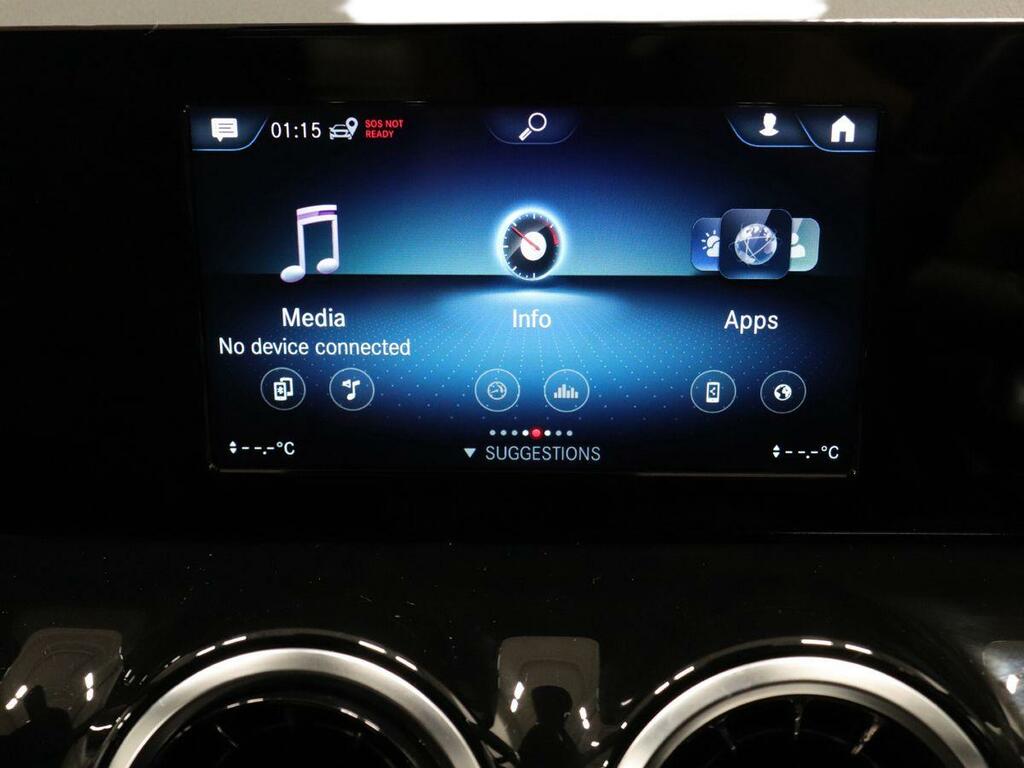 Mercedes-Benz GLA Class 200 Amg Line Premium Black #17