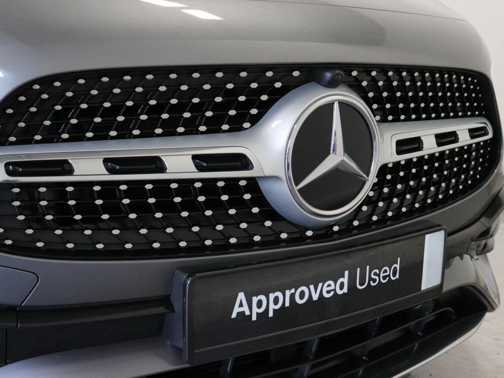 Mercedes-Benz GLA Class 200 Amg Line Premium Black #44