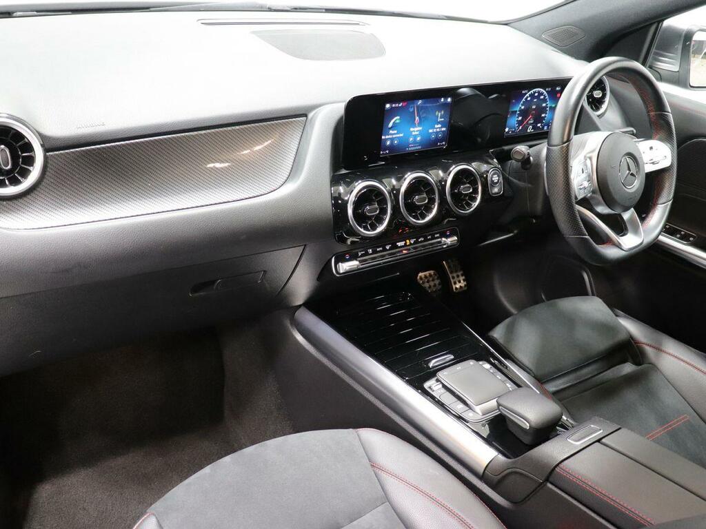 Mercedes-Benz GLA Class 200 Amg Line Premium Black #3