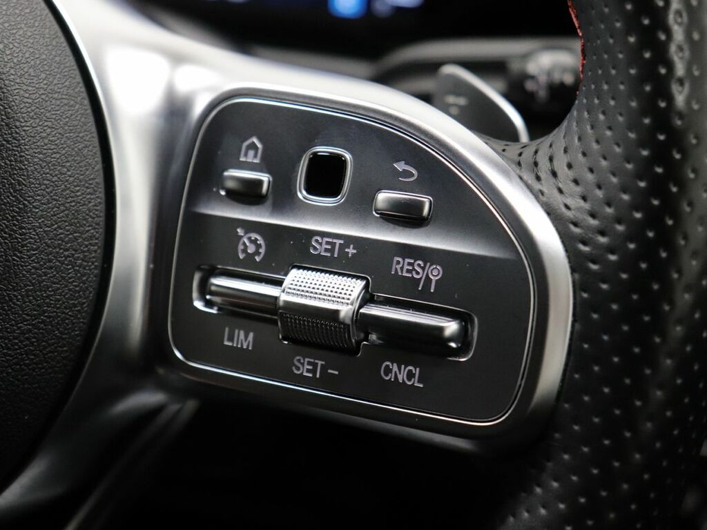 Mercedes-Benz GLA Class 200 Amg Line Premium Black #36