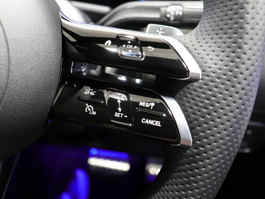 Mercedes-Benz GLA Class Amg Line Silver #40