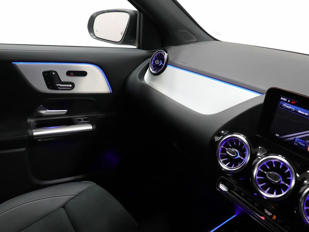 Mercedes-Benz GLA Class Amg Line Silver #42