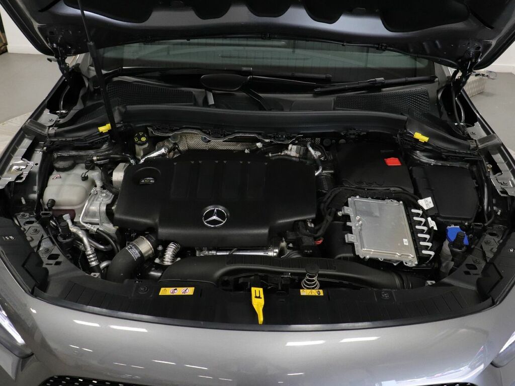 Mercedes-Benz GLA Class Amg Line Silver #31