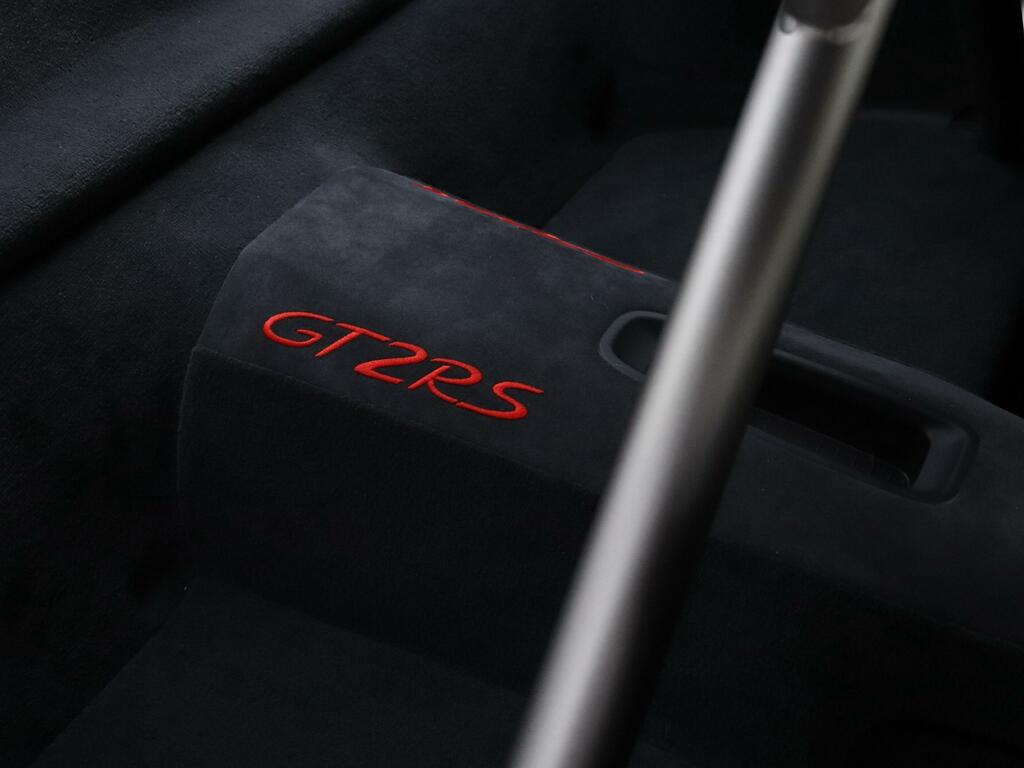 Porsche 911 2dr Pdk White #39