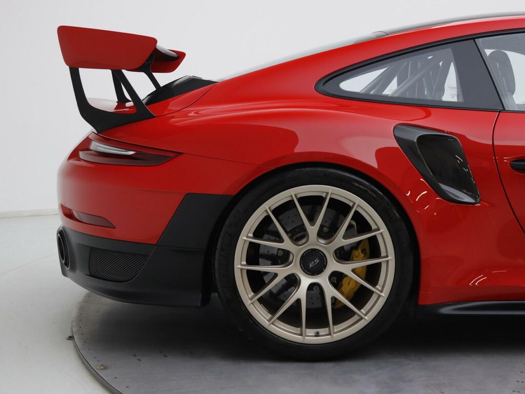Porsche 911 2dr Pdk White #19