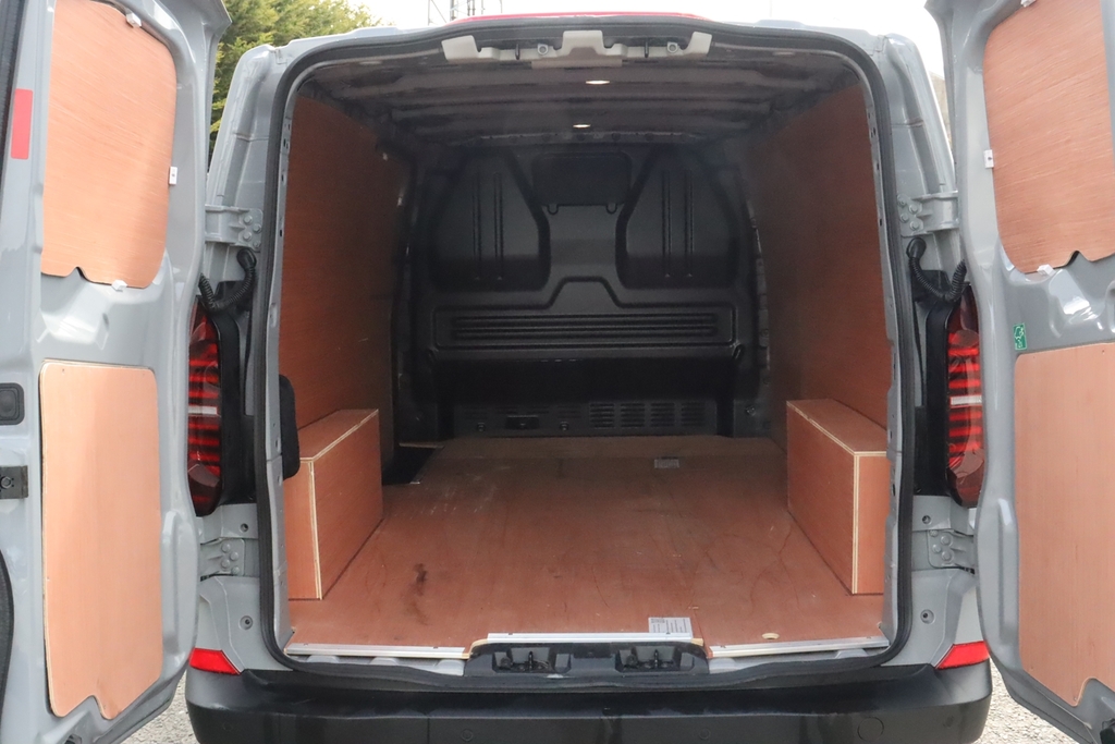 Volkswagen E-Transporter T32 Panel Van Commerce Pro Swb 218 Ps 65 Kwh Elect #10