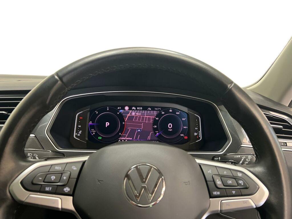 Volkswagen Tiguan Life Black #8