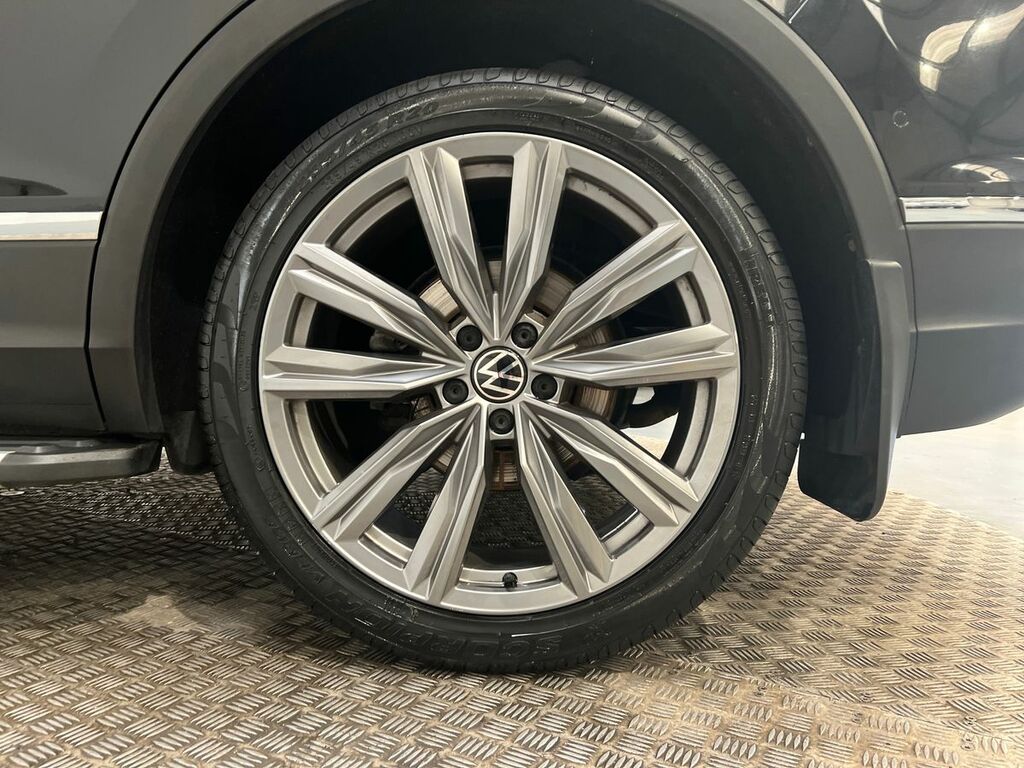 Volkswagen Tiguan Life Black #24