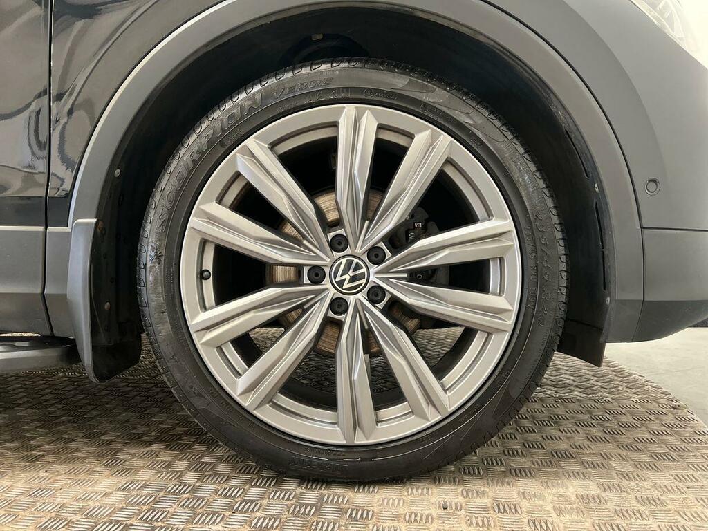 Volkswagen Tiguan Life Black #5