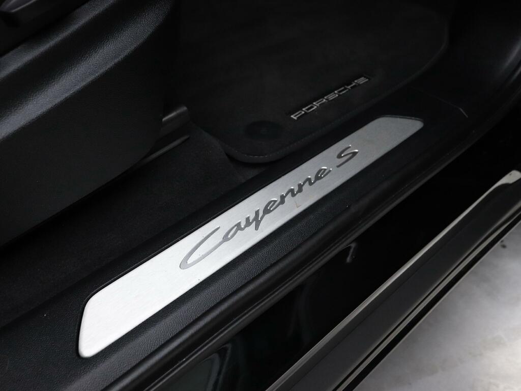 Porsche Cayenne V6 Platinum Edition  #27