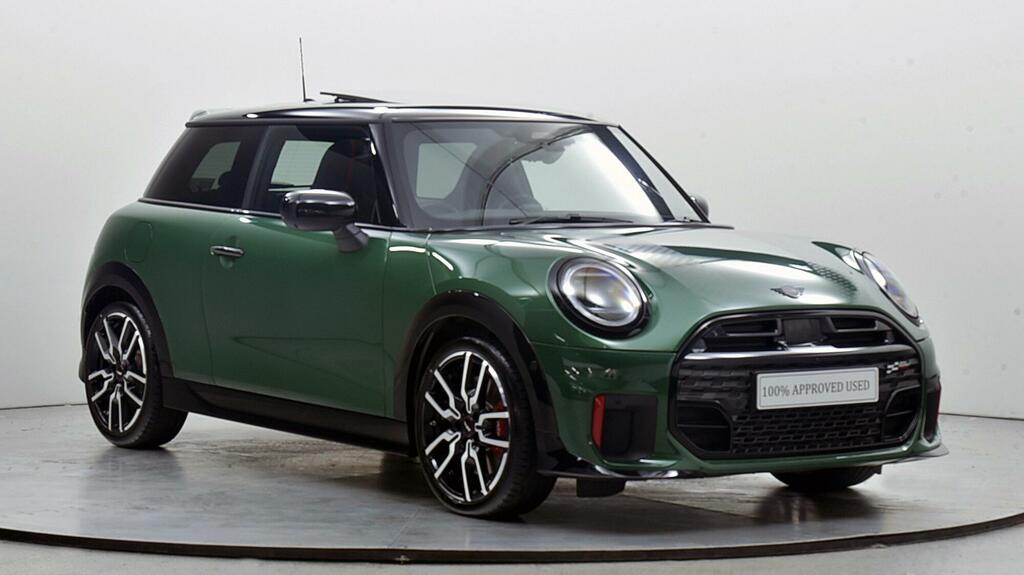 Mini Hatch 1.5 C Exclusive Level 2 Black #1