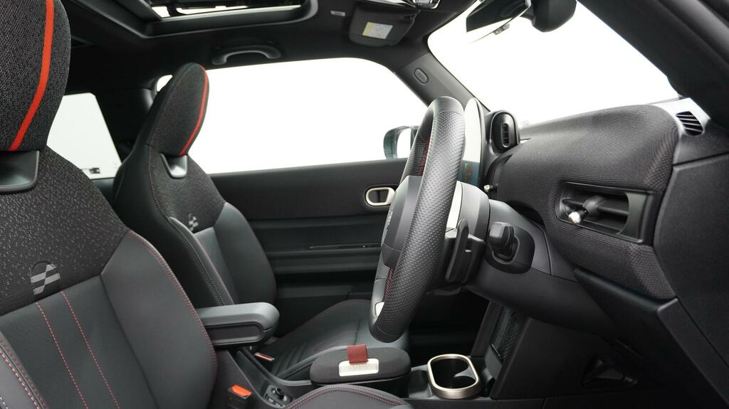 Mini Hatch 1.5 C Exclusive Level 2 Black #9