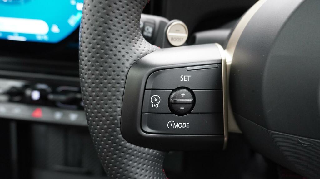 Mini Hatch 1.5 C Exclusive Level 2 Black #17