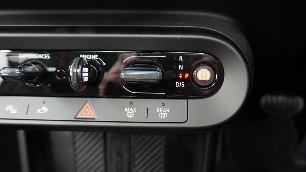 Mini Hatch 1.5 C Exclusive Level 2 Black #22