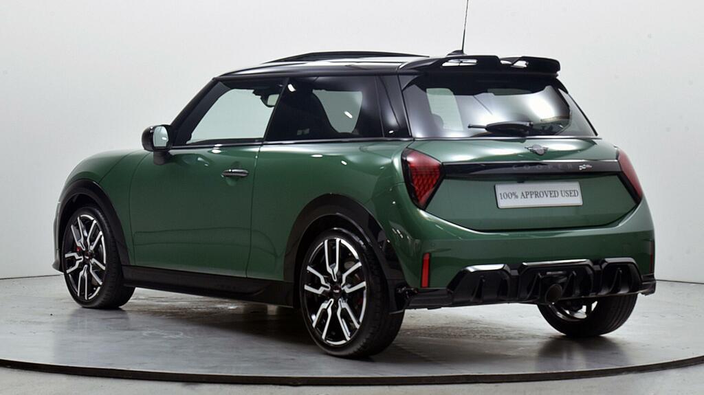 Mini Hatch 1.5 C Exclusive Level 2 Black #2