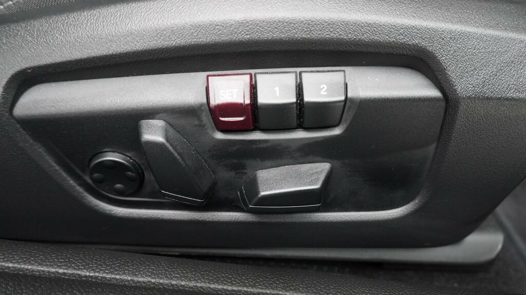 Mini Hatch 1.5 C Exclusive Level 2 Black #21